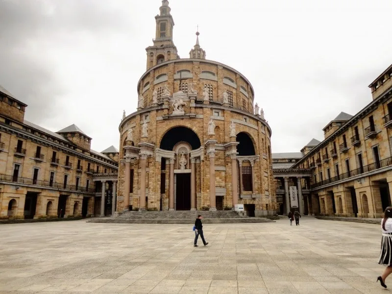 Que ver en Asturias, Universidad Laboral en Gijón