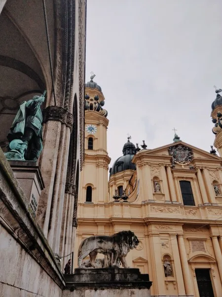 Qué ver y hacer en Múnich, Odeonplatz